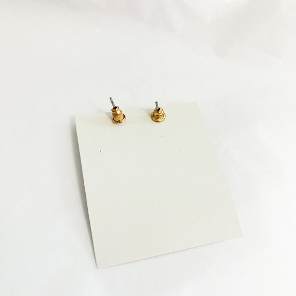 Mini green iridescent stone stud earrings - Picture 3 of 3